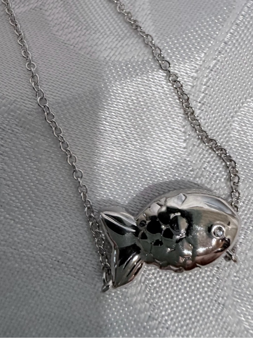 Kendra Scott Iridescent Abalone Fish Necklace - Silver 16” New - Picture 3 of 6